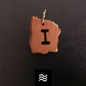 Collar de madera – Letra I