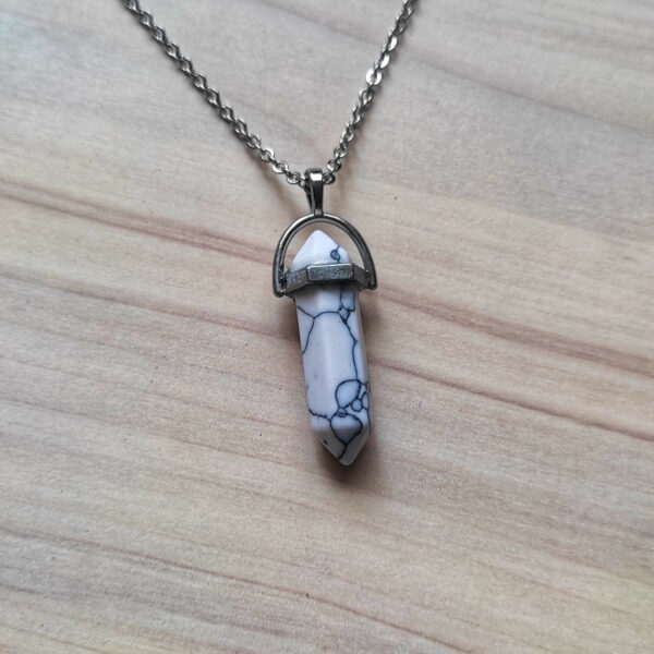Collar de Howlita