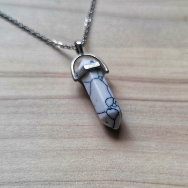 Collar de Howlita
